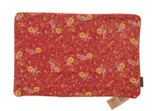 Unikt sari pudebetræk i silke med rød bund og små guldfarvede blomsterornamenter, orientalsk boho vintage mønster til 60x40 cm pude.