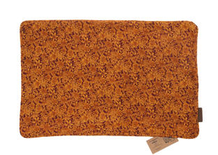 Seidenkissenbezug 60x40 cm in warmem Rostbraun mit goldenem, dichtem Muster und farbenfrohem Vintage-Indian-Boho-Look, ähnlich einem Sari-Kissenbezug.