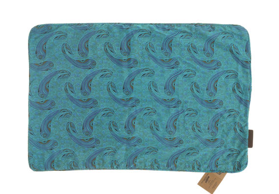 Turquoise Silk pillowcase 60x40 cm with dark blue ornamental swirls and bully pattern sari pillow in vintage ethnic oriental boho style.