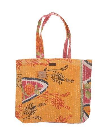 Orange quiltet tote-taske med flerfarvet blomstermønster og skulderhåndtag
