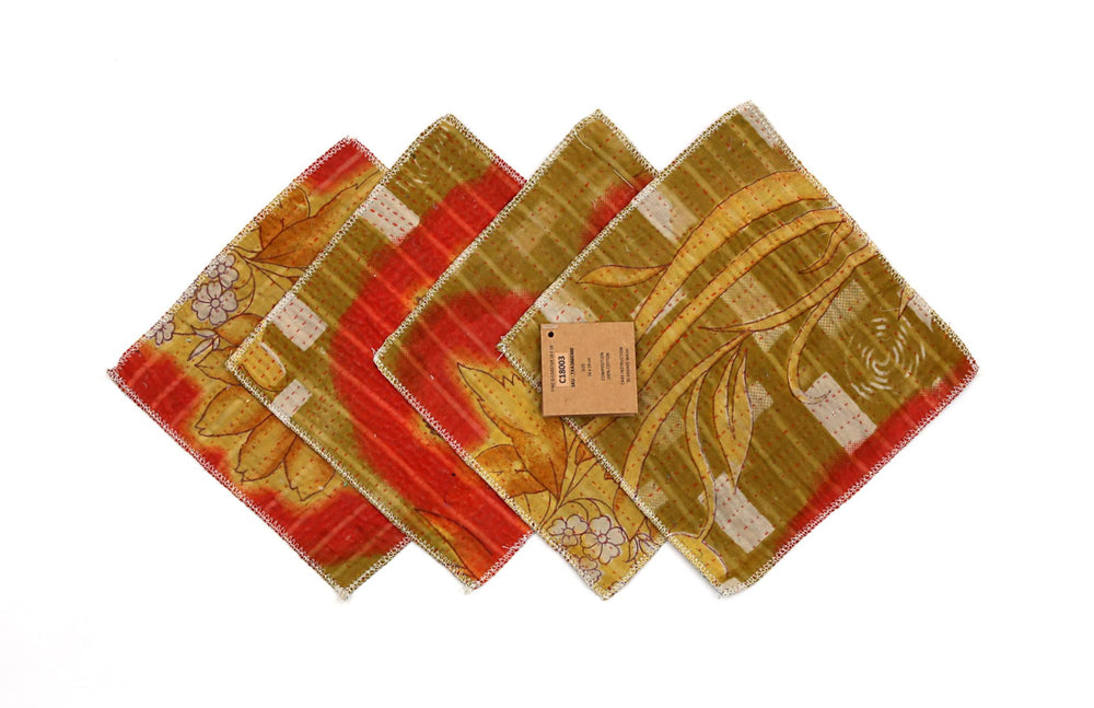 Set mit 4 Untersetzern 18x18 cm in Beige und Rot im Patchwork-Look mit Blumen- und Blättermuster und Kontrastnähten (Untersetzer)