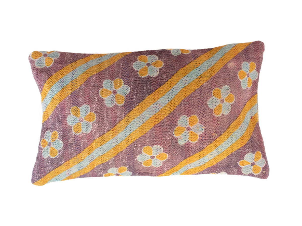 Sari-Kissenbezug 30x50 cm in Dunkelblau mit weißen Punkten und bunten Blumen in Rot, Creme und Hellblau - Vintage Boho indisches/ethnisches Upcycling-Sari-Kissen.