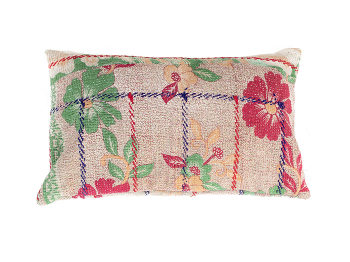 Sari-Kissenbezug 30x50 in Cremeweiß mit feinen orientalischen Vintage-Mustern in Braun/Terracotta – einzigartiges Boho-Sari-Kissen im Upcycling-Stil