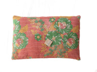 Sari-Kissenbezug 60x40 im Vintage-Boho-Stil mit bunten Streifen in Weiß-, Lila- und Hellgrüntönen - einzigartiges Sari-Kissen aus recycelten indischen Textilien mit ethnischen Mustern.