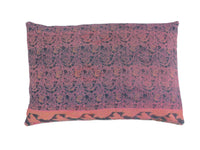Sari-Kissenbezug 60x40 cm in Beige mit roten und blauen Stern-/Mandala-Mustern und farbenfrohen ethnischen Details – einzigartiges indisches Boho- und Vintage-Sari-Kissen im orientalischen Upcycling-Look