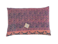 Sari-Kissenbezug 60x40 mit beigem Grundton, farbenfrohen Bohemian/Boho-Mustern und Vintage-indisch-orientalischem Design in Rot-, Gold- und Dunkelblautönen (einzigartiges Sari-Kissen)