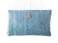 Indischer Sari-Kissenbezug 60x40 in Hellblau mit farbenfrohen gelbbraunen Blumenmustern - einzigartiges Sari-Kissen im Bohème-/Boho-Stil für orientalische Vintage-Kissen
