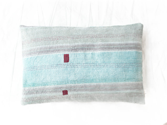 Sari-Kissenbezug 60x40 im Boho-Vintage-Stil mit bunten Streifen in Hellblau, Weiß und Grünblau (einzigartiges indisches Kissen)