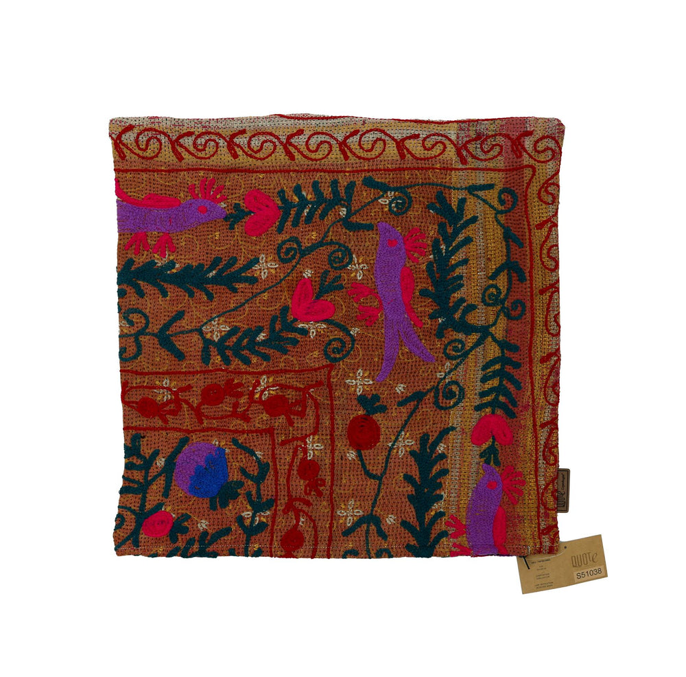 Bunter Suzani-Kissenbezug aus braunem Webstoff mit orientalischen Stickereien in Rot, Lila und Türkis für den Boho-Vintage-Stil.