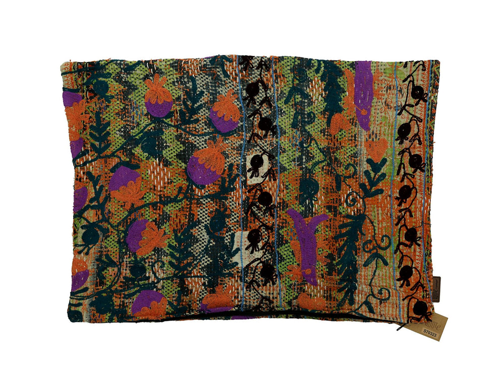 Farverigt sari pudebetrÃ¦k i boheme etnisk stil med patchwork i mÃ¸rk petrol grÃ¸n orange og lilla blomstermotiver og sorte figurer
