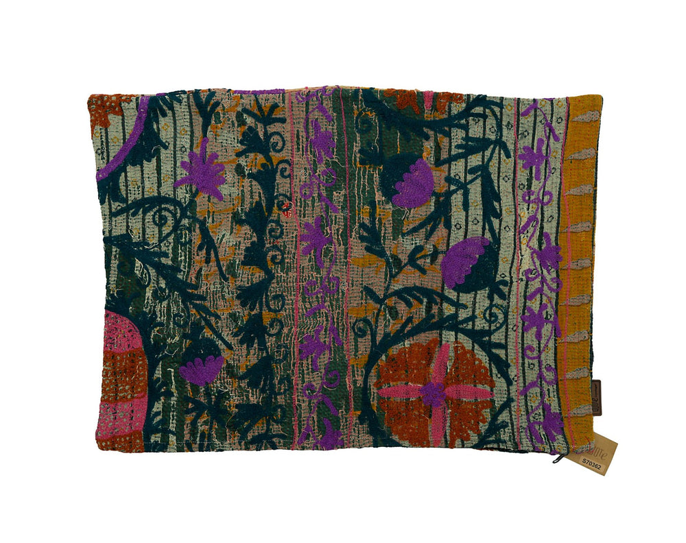 Farverigt sari pudebetrÃ¦k i orientalsk vintage boho stil med mÃ¸rkegrÃ¸nne og blÃ¥ silhuetblomster, lilla broderimÃ¸nstre og orange striber.