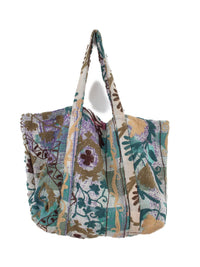 Suzani Vintage Beach dahinter