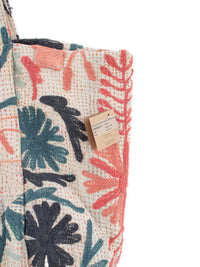 Suzani Vintage Beach dahinter