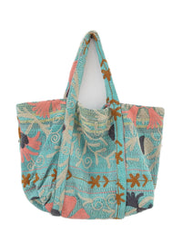 Suzani Vintage Beach dahinter