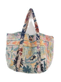 Suzani Vintage Beach dahinter