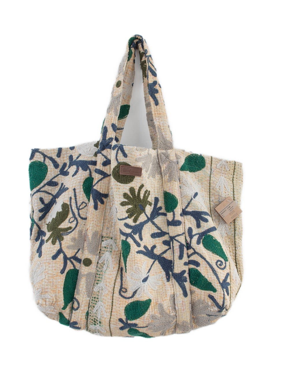 Suzani Vintage Beach dahinter