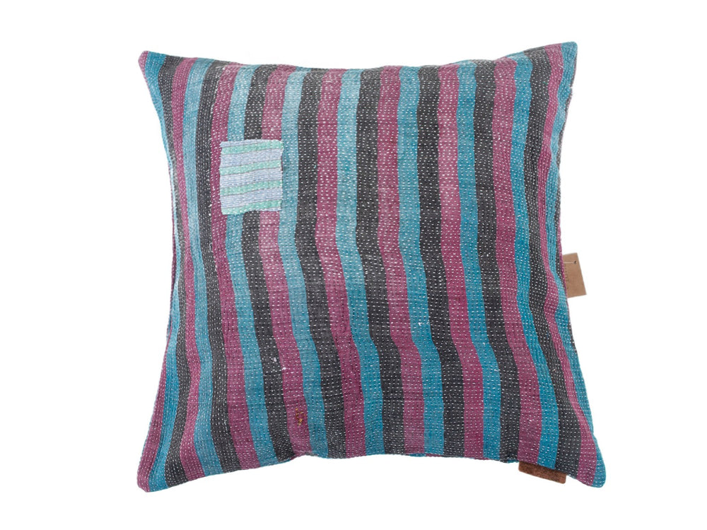 Sari-Kissenbezug 50x50 mit farbenfrohen Streifenmustern in Türkis, Rosa, Grau und Schwarz sowie Upcycling-Patchwork-Details – Boho-/Bohemian-Vintage-Kissen im indischen Stil für Sofa und Bett