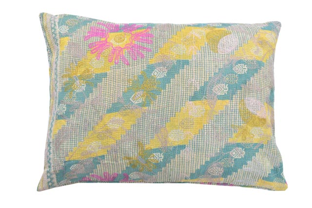 Unikt suzani pudebetrÃ¦k 50x70 cm med farverigt geometrisk mÃ¸nster i blÃ¥t, gult og turkis boho orientalsk vintage stil.
