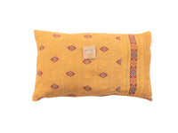 Sari-Kissenbezug 30x50 cm in Currygelb mit farbenfrohen, böhmischen/indischen Rautenmustern und ethnischem Design, einzigartiges Sari-Kissen für Sofa und Bett