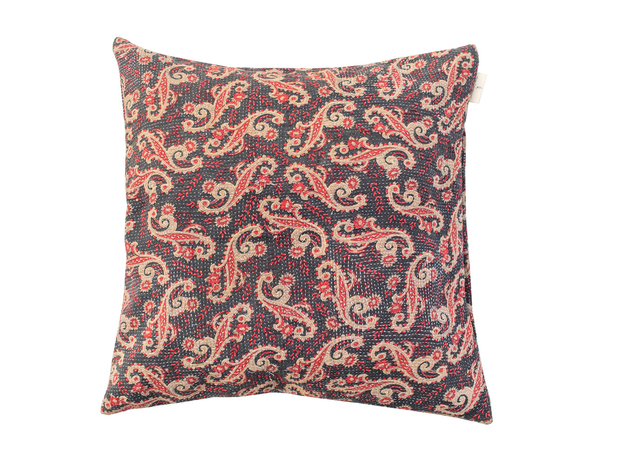Sari pillowcase 50x50 with dark blue background, red and beige paisley patterns and floral details - unique Indian pillow in boho/vintage style