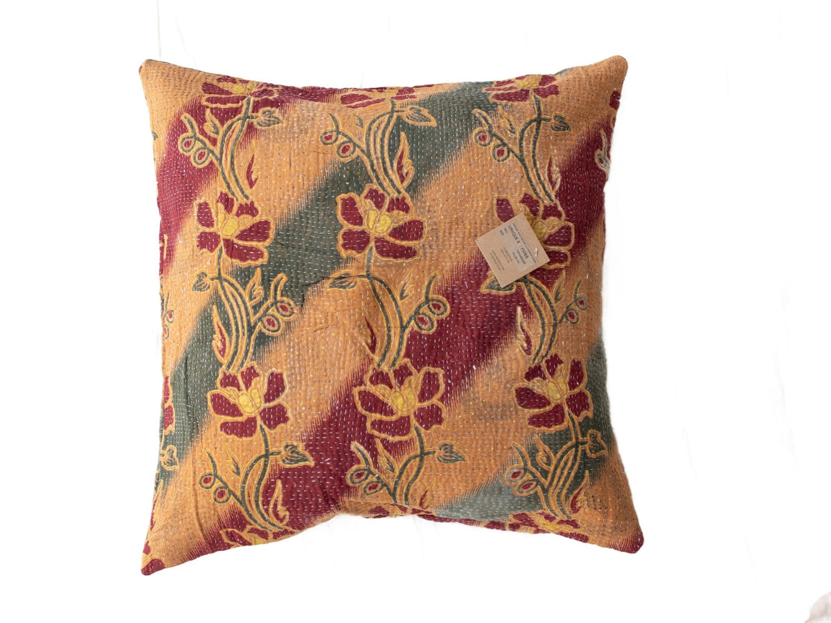 Sari-Kissenbezug 50x50 mit farbenfrohen Vintage-Blumen- und Paisleymustern in Burgunderrot, Orange und Grüntönen - einzigartiger indischer Kissenbezug für Boho-Sari-Kissen