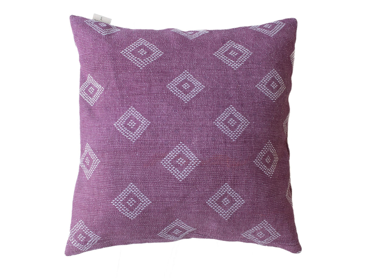 Sari-Kissenbezug 50x50 in Lila und Lila-Lavendel mit farbenfrohen Boho-Mustern und Paillettenstickerei, indisches Vintage-Sari-Kissen in einzigartigem ethnischem Design
