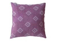 Sari-Kissenbezug 50x50 in Lila und Lila-Lavendel mit farbenfrohen Boho-Mustern und Paillettenstickerei, indisches Vintage-Sari-Kissen in einzigartigem ethnischem Design