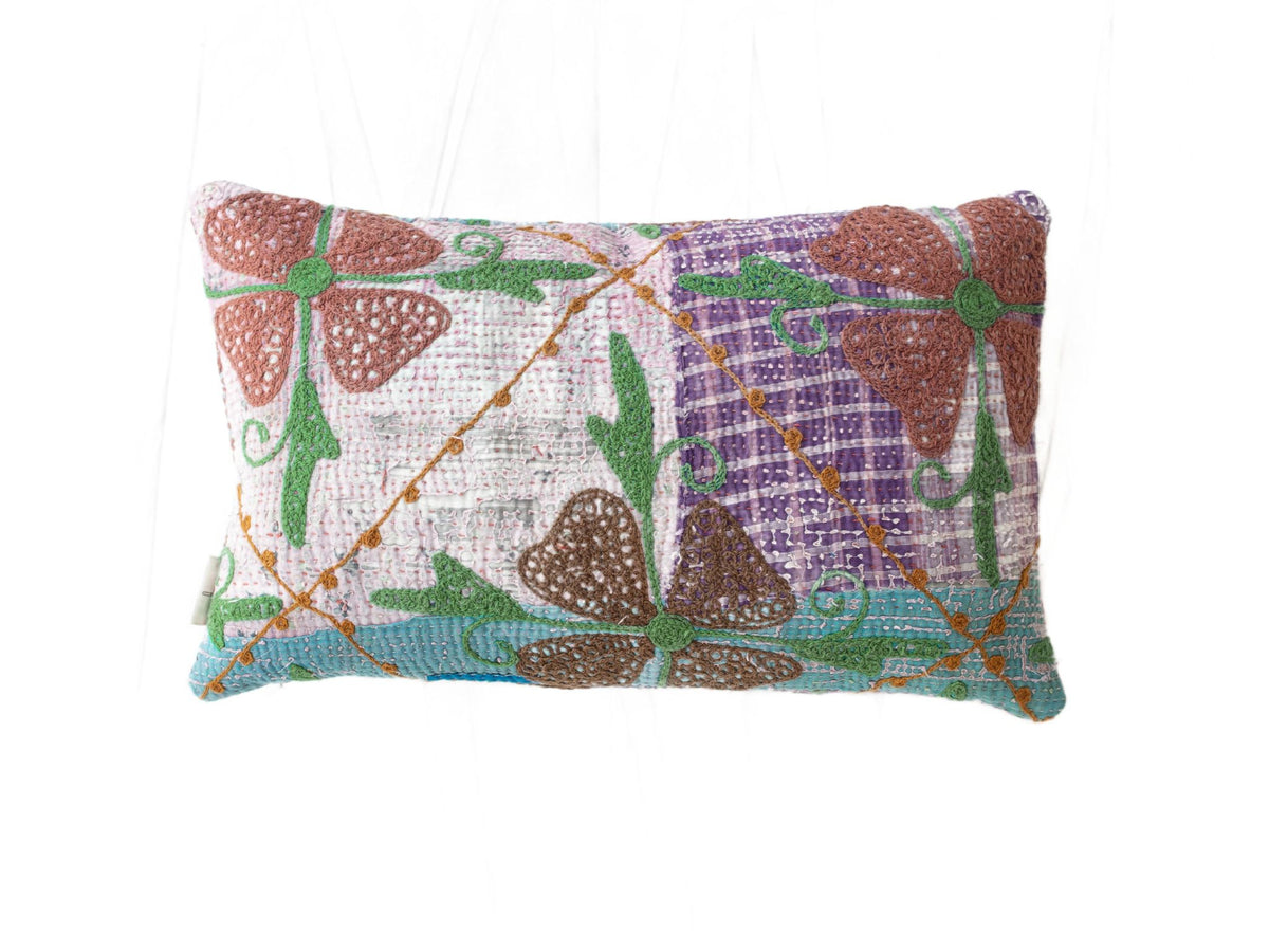 Unikt Suzani pudebetrÃ¦k 30x50 cm i hvid med farverigt broderet mÃ¸nster af lilla brun grÃ¸n og turkis med etnisk orientalsk boho stil